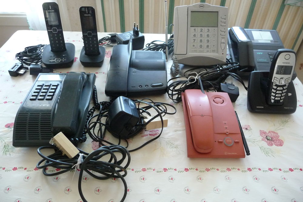 COLLECTION DE TELEPHONES MARQUES DIVERSES 1 Beynost (01)