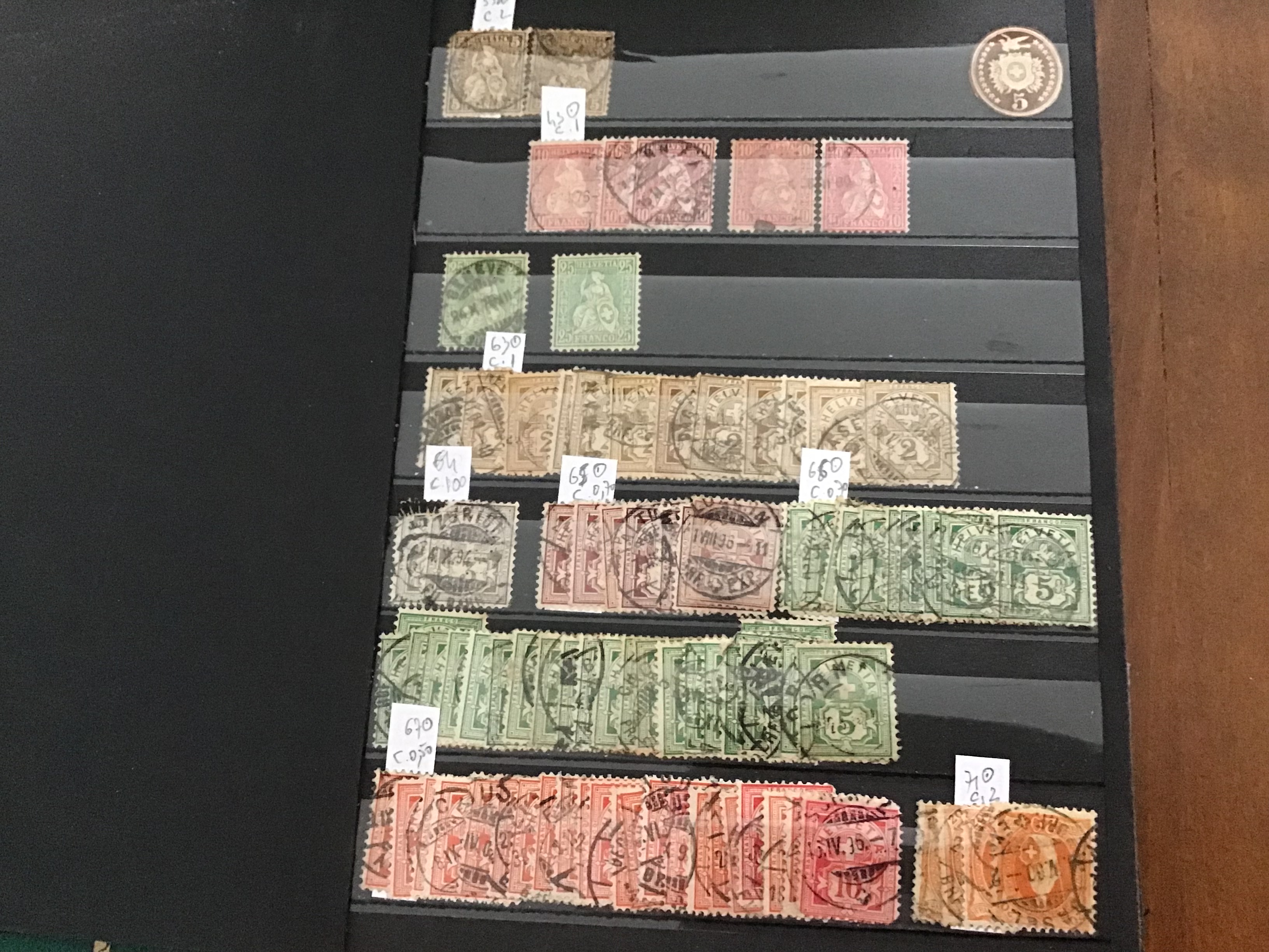 COLLECTION + 600 TIMBRES ET BLOCS OBLITERES ET NEUFS SUISSE 50 Andernos-les-Bains (33)