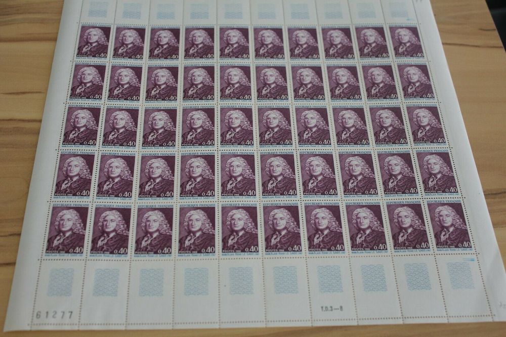 collection de timbres neuf 250 minimum 250 L'Isle-d'Abeau (38)