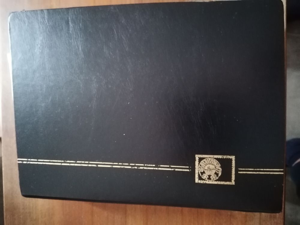 Collection de timbres. 2000 Paris 11 (75)