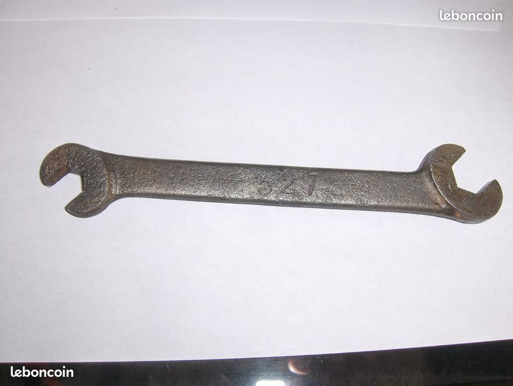 COLLECTOR Clef plate RENAULT 12/17 chiffre 327   ($) 5 Sauchy-Cauchy (62)