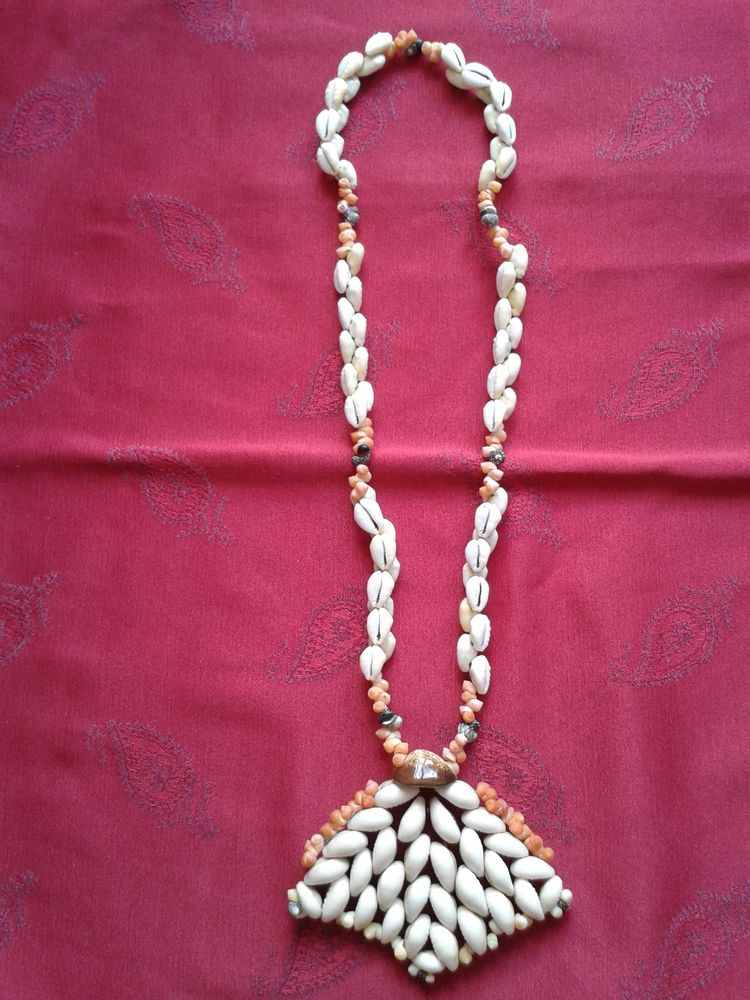 Collier ancien tahitien ann�es 70 25 Dijon (21)