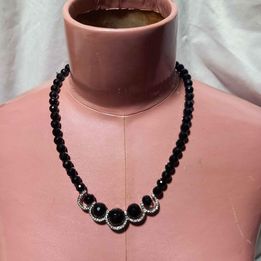 Collier avec boules � facettes noir 2 La Fert�-sous-Jouarre (77)