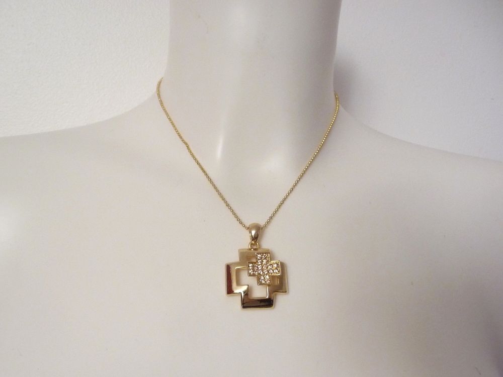 Collier avec sa Fine Chaine et son Pendentif en M�tal Dor� 10 Paris 15 (75)