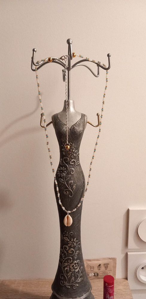 collier avec perles et coquillage 2 G�vez� (35)