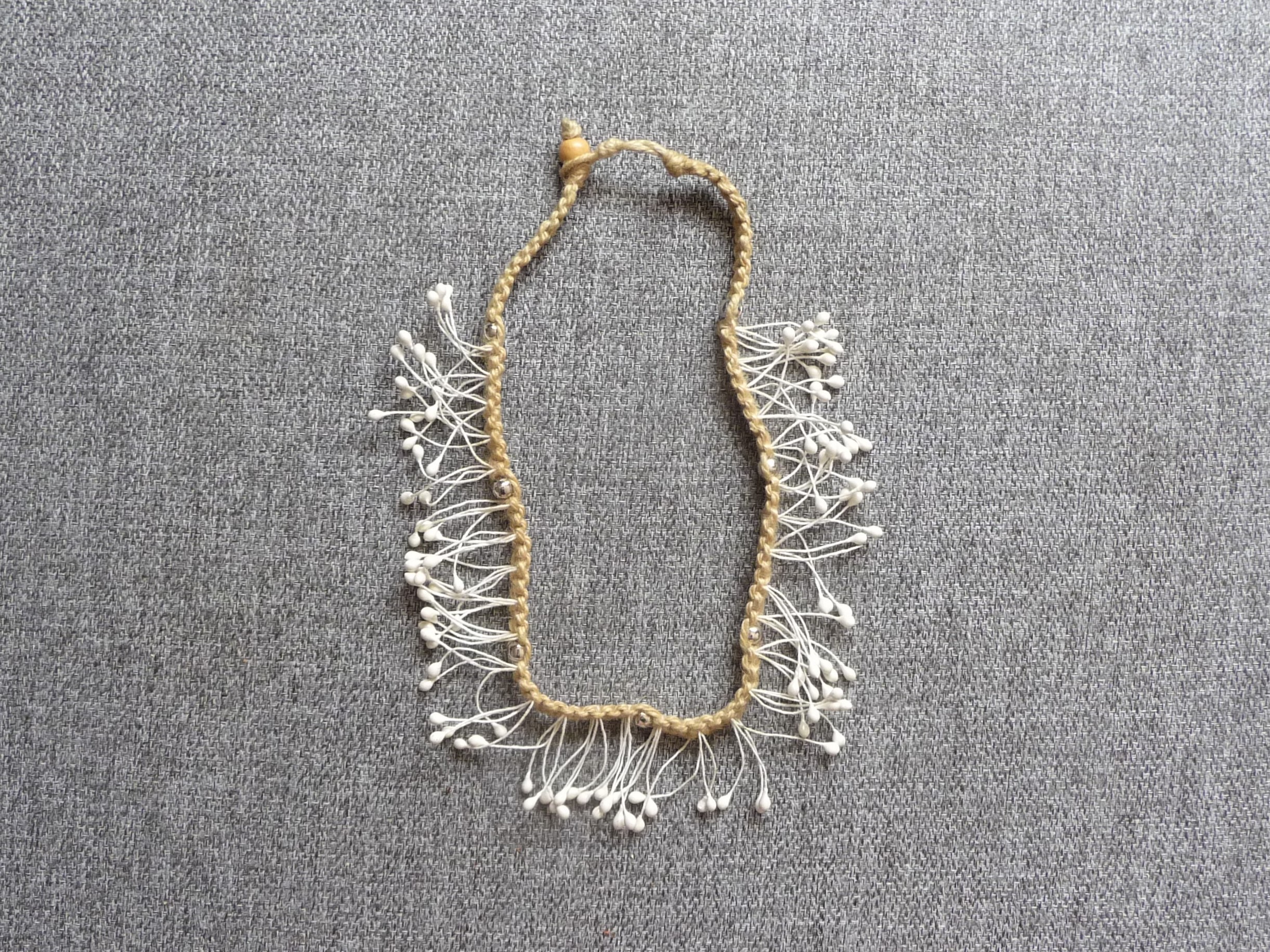 Collier Beige avec ses Fines Brindilles Blanches- Neuf 3 Paris 15 (75)