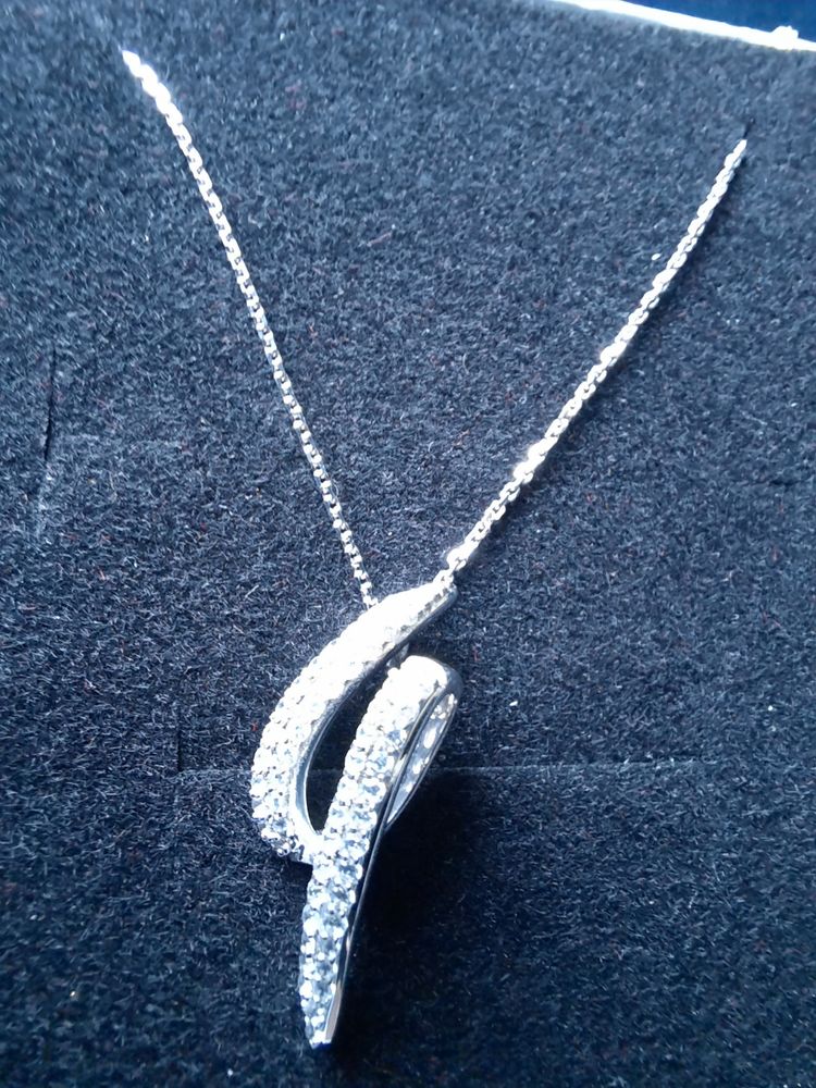 COLLIER OR BLANC 9 CARAT (375/000). 80 Rennes (35)
