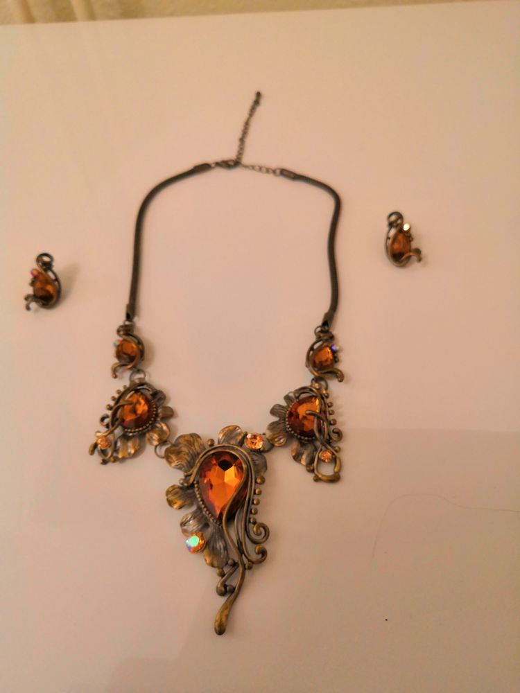 collier et boucles d'oreilles assorties fantaisie 13 Saint-Saulve (59)