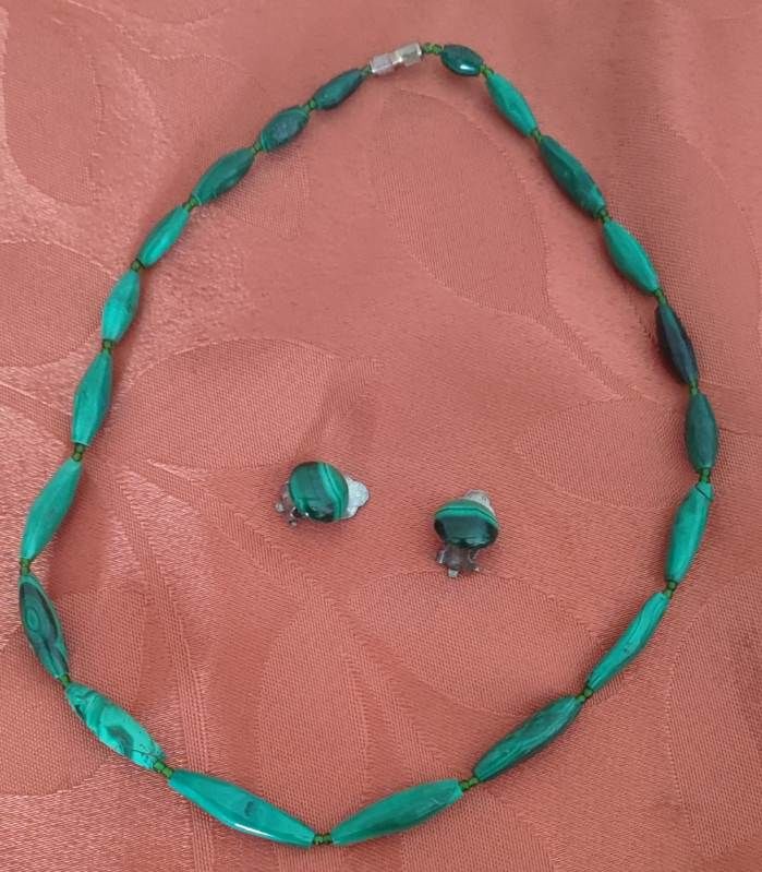 Collier et boucles d'oreilles en malaquite 40 Saint-Aignan-le-Jaillard (45)