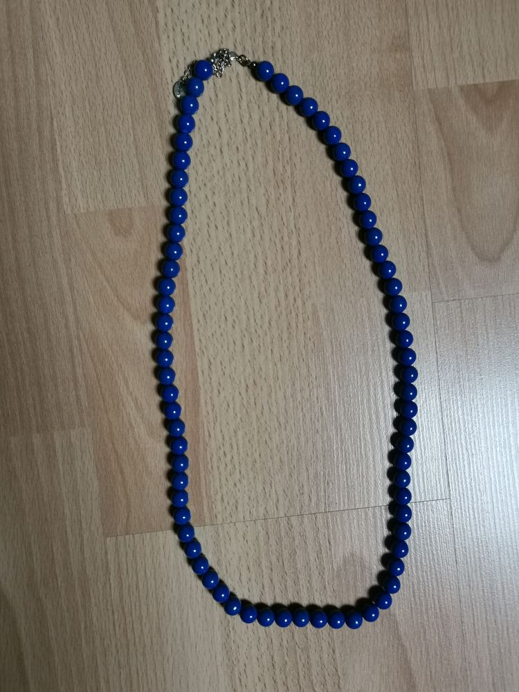 Collier boules bleu sans marque, jamais port�. 5 Villemomble (93)