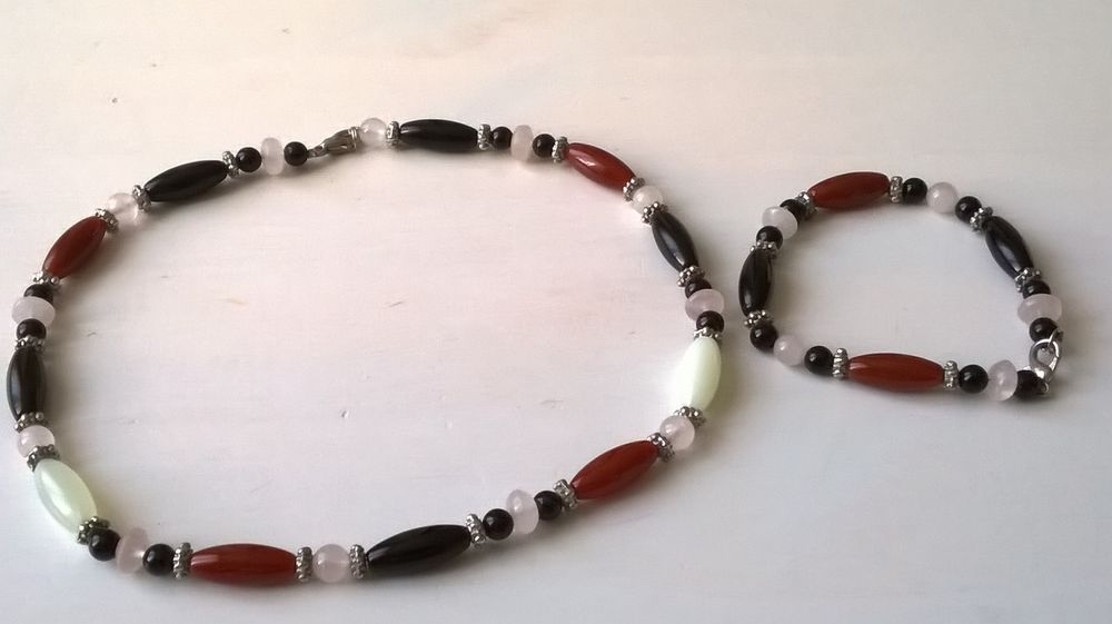 Collier et bracelet 5 Paris 20 (75)