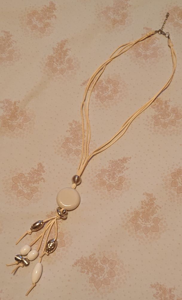 Collier a breloques, 2 Strasbourg (67)