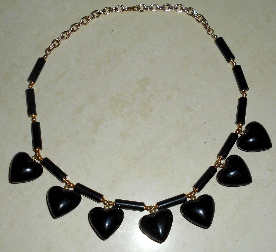 Collier Ras du Cou 7 Coeurs noir 25 Antibes (06)
