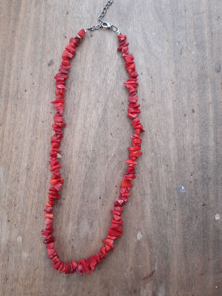 Collier en corail rouge 28 Nieuil-l'Espoir (86)