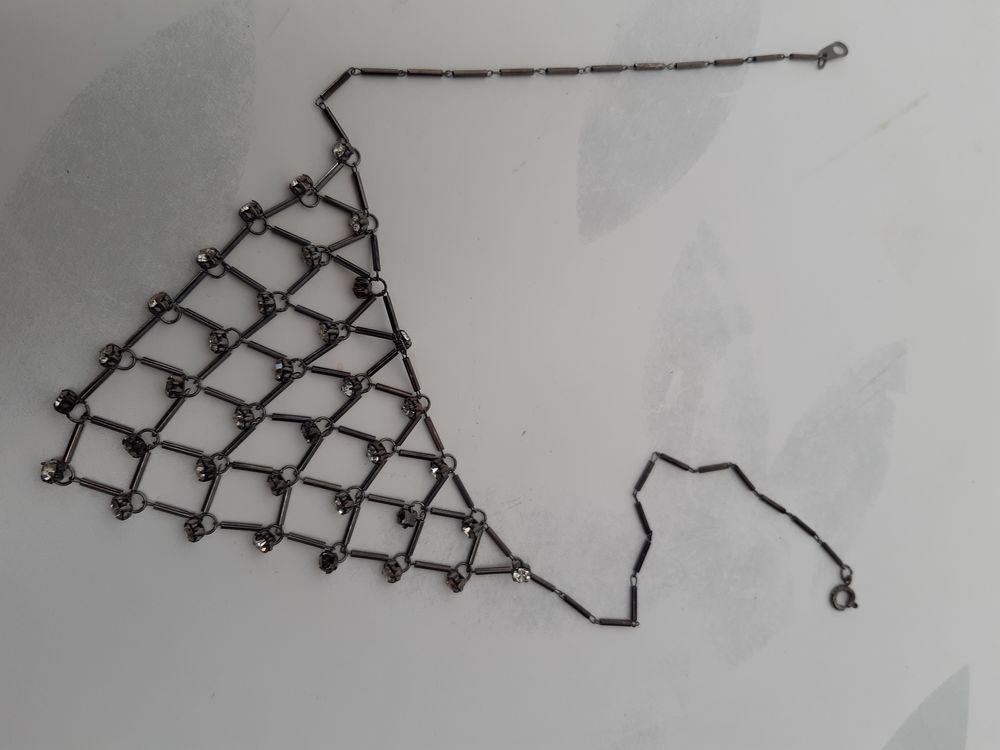 Collier couleur noir et argent 2 Aytr� (17)