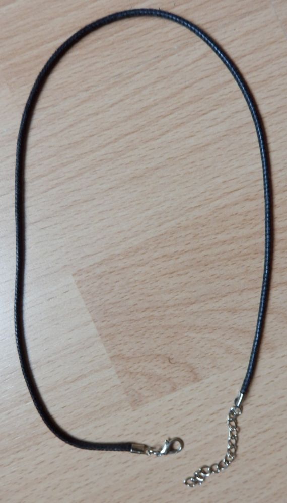 Collier en cuir - longueur de 43 cm à 49 cm : Très bon état 4 Évry (91)