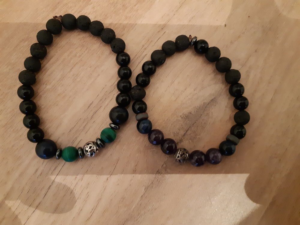 Collier et deux bracelet en oeil de tigre perles de lave 0 �zy-sur-Eure (27)