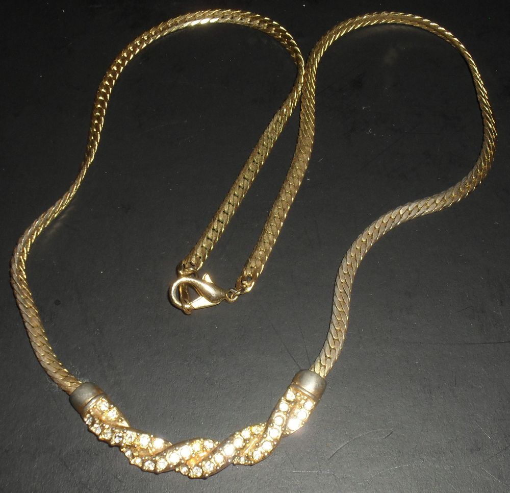 Collier dor� vintage  En tr�s bon �tat. 18 Montreuil (93)