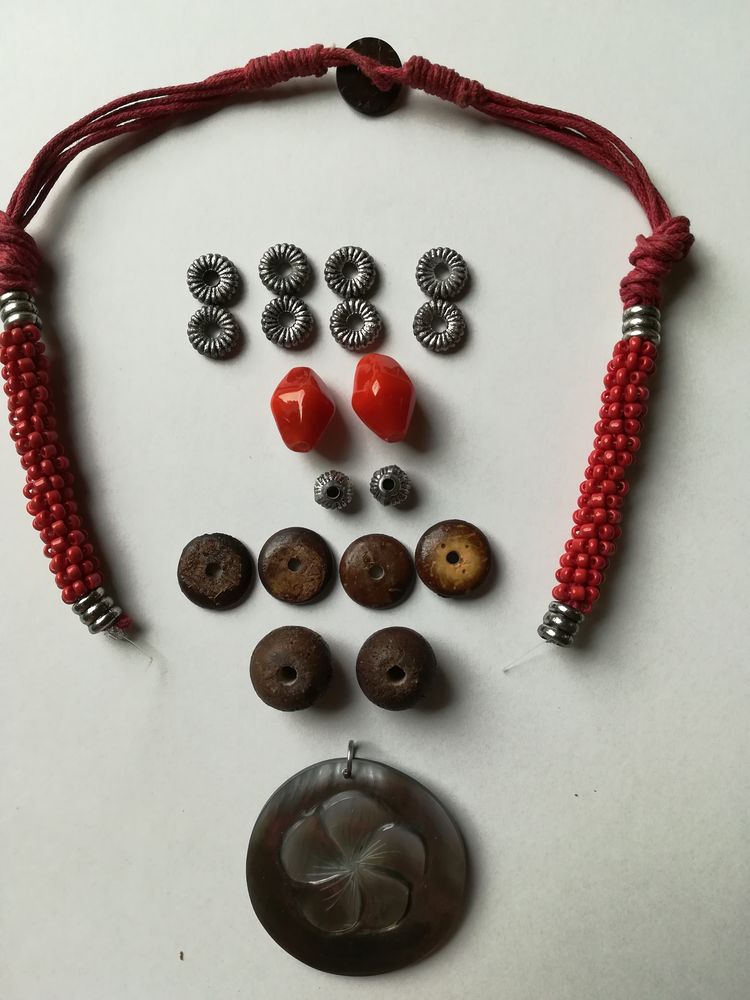 COLLIER ETHNIQUE A RECONSTITUER  
0 Mouvaux (59)