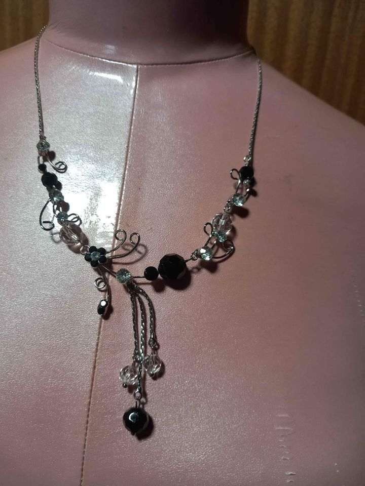 Collier fantaisie avec fleur et boules 2 La Fert�-sous-Jouarre (77)