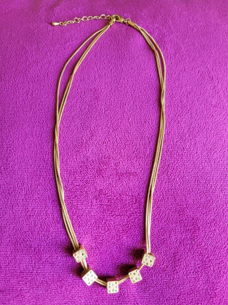 Collier fantaisie avec d�s, dor� 7 Antibes (06)