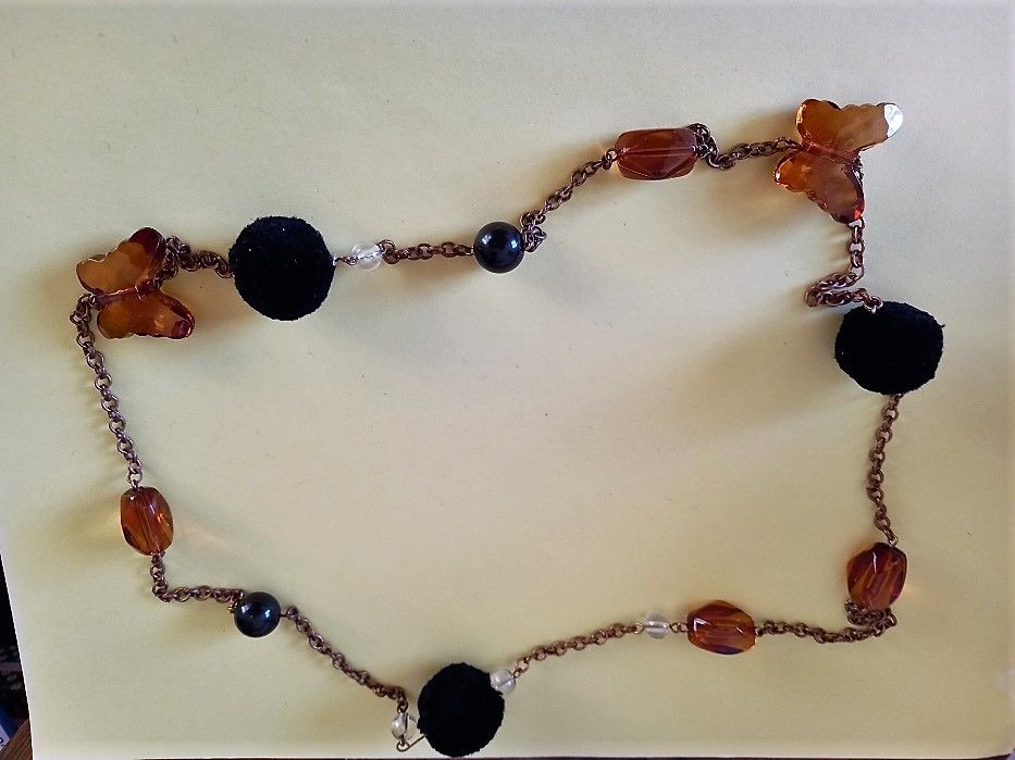 Collier fantaisie avec papillons et pompons orange et marron 2 Villiers (86)