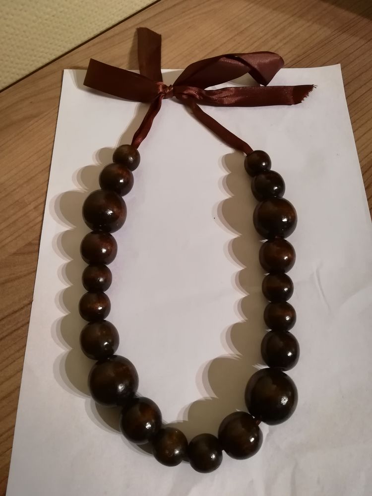 COLLIER FANTAISIE / boules marron en bois      
0 Mouvaux (59)