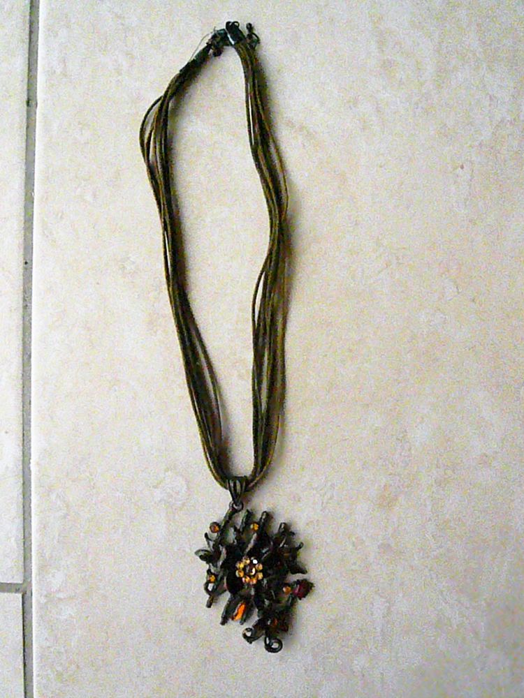Collier fantaisie marron 3 Franqueville-Saint-Pierre (76)
