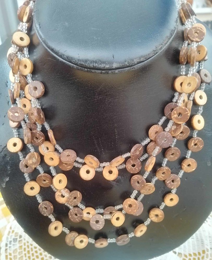 Collier Fantaisie 5 Rangs Perl�s dont forme   Boutons   5 La Fert�-Alais (91)