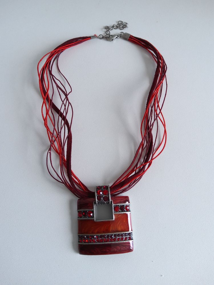 COLLIER fantaisie rouge 5 Saint-Etienne (42)