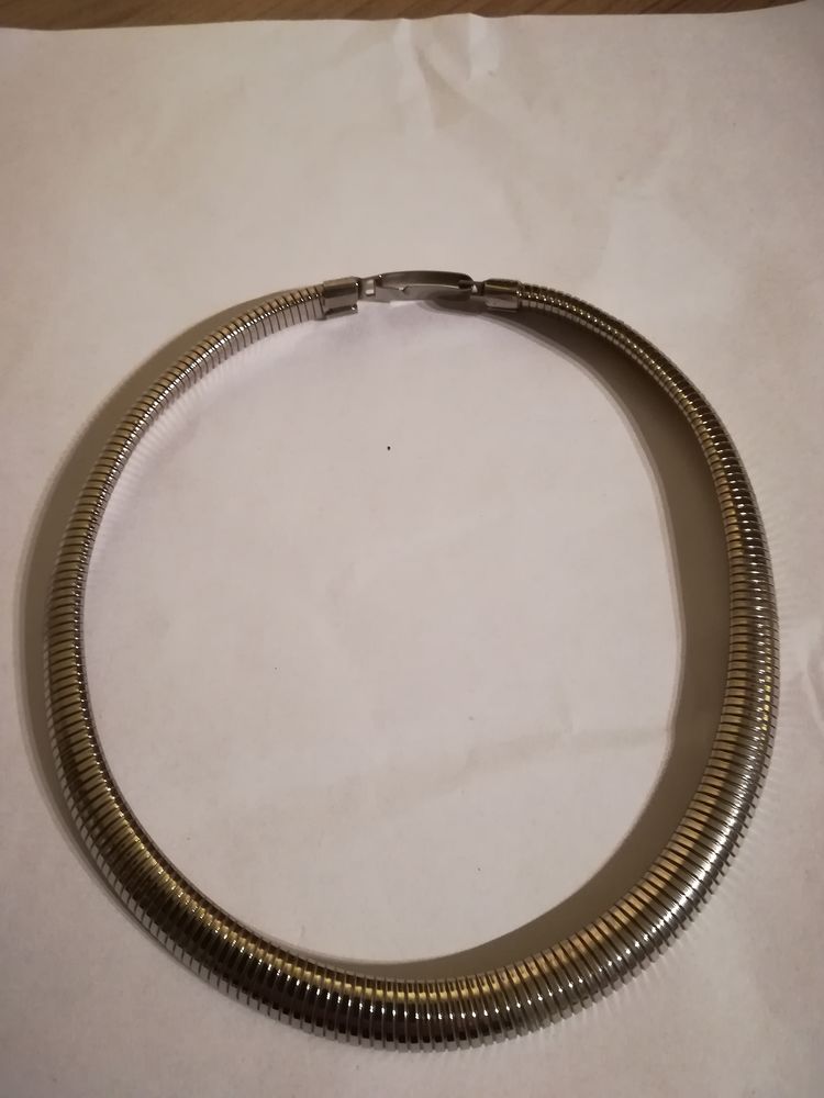 COLLIER fantaisie / TOUR DE COU EN METAL ARGENTE 
0 Mouvaux (59)