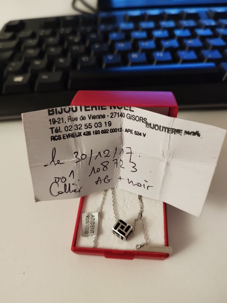 Collier femme - Argent rhodi� - Cube - Laque noire - Guy Lar 90 Rouen (76)