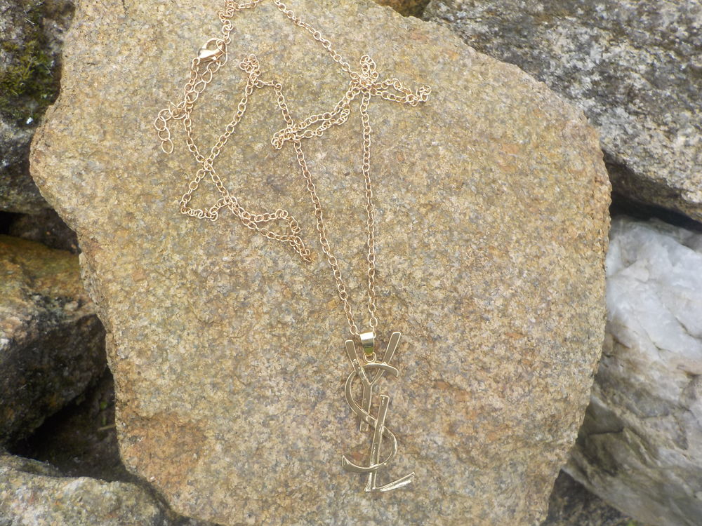 COLLIER FINE CHAINETTE DOREE AVEC LETTRES YSL 3 Bubry (56)