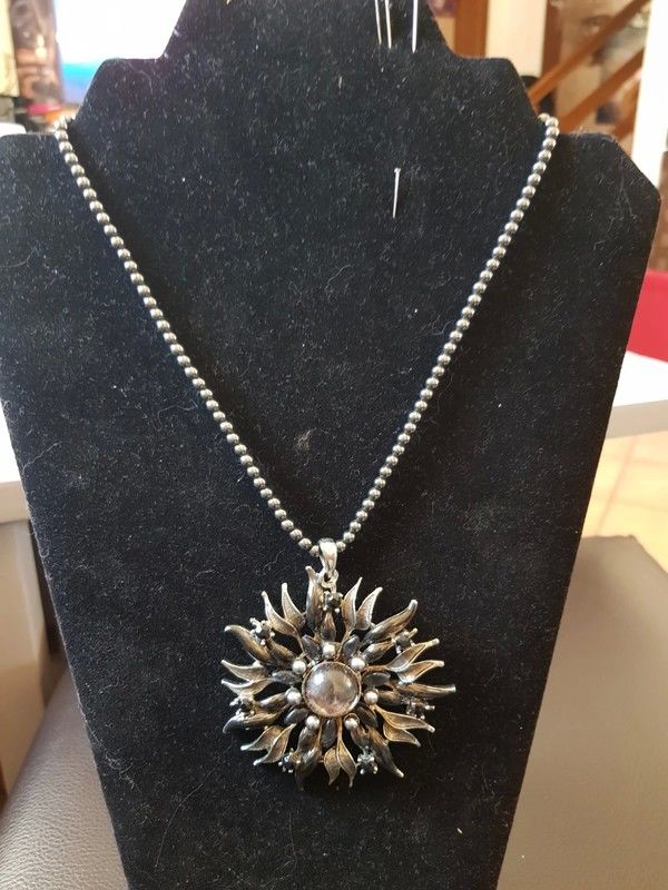 Collier fleur noirs et argenté neuve collier perles métalliq 5 Viriat (01)
