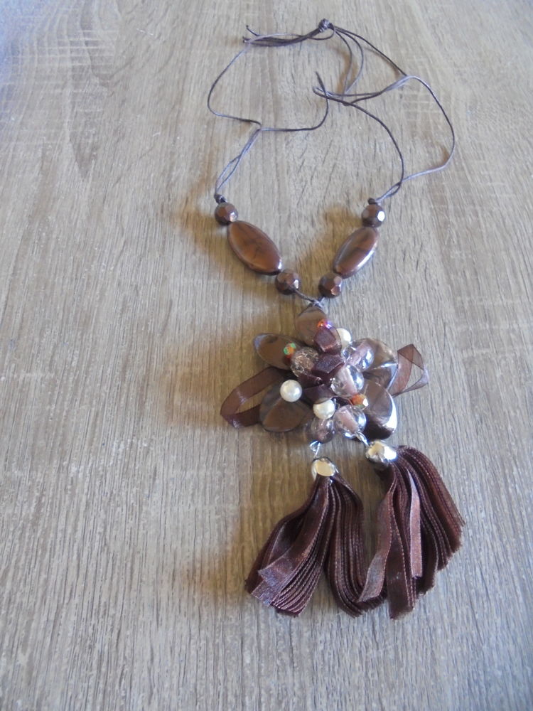 Collier fleur et ruban (28b) 8 Tours (37)