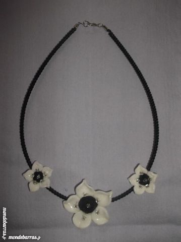 Collier fleur 6 Maul�vrier (49)