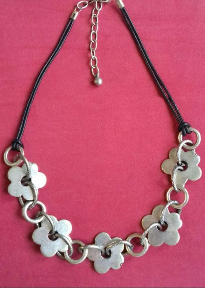 Collier fleur 5 Le Mans (72)