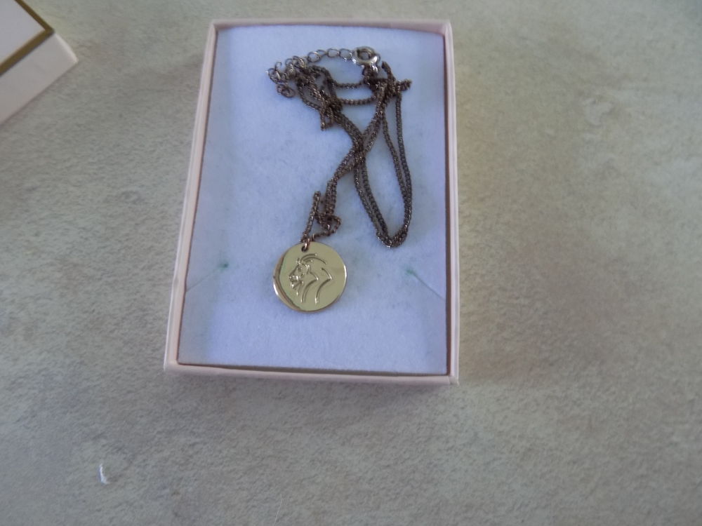 Collier lion 1 La Motte-d'Aveillans (38)