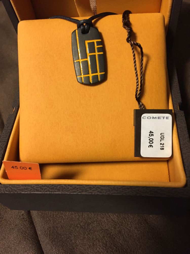 collier marque com�te UGL 218 45 La Ciotat (13)