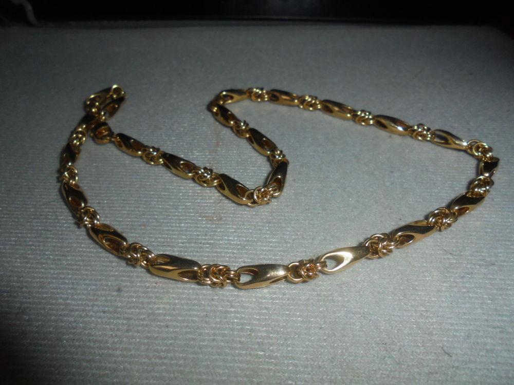 collier en m�tal dor� 15 Romorantin-Lanthenay (41)