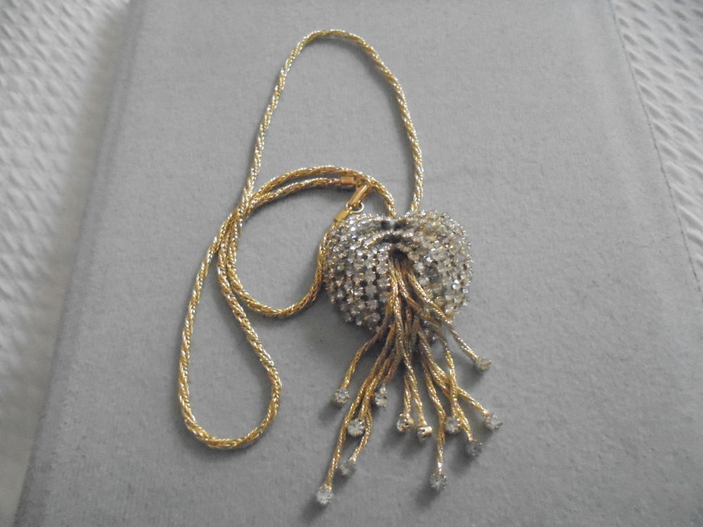 collier en m�tal dor� et trass transparentres 30 Romorantin-Lanthenay (41)