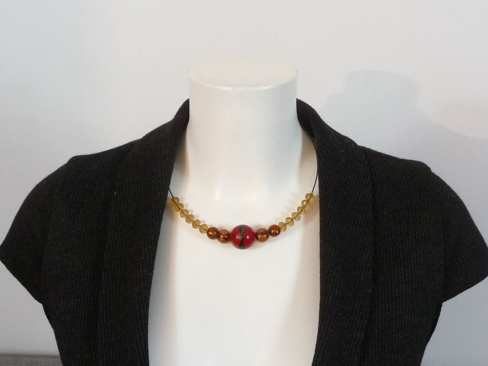 Collier/ Ras de Cou en M�tal Noir et Perles Rouge, Orange 20 Paris 15 (75)