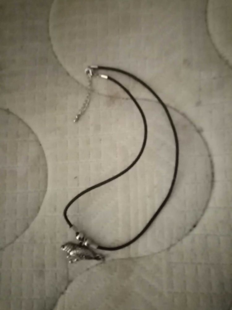 Collier noir dessin phoque 198 Biarritz (64)