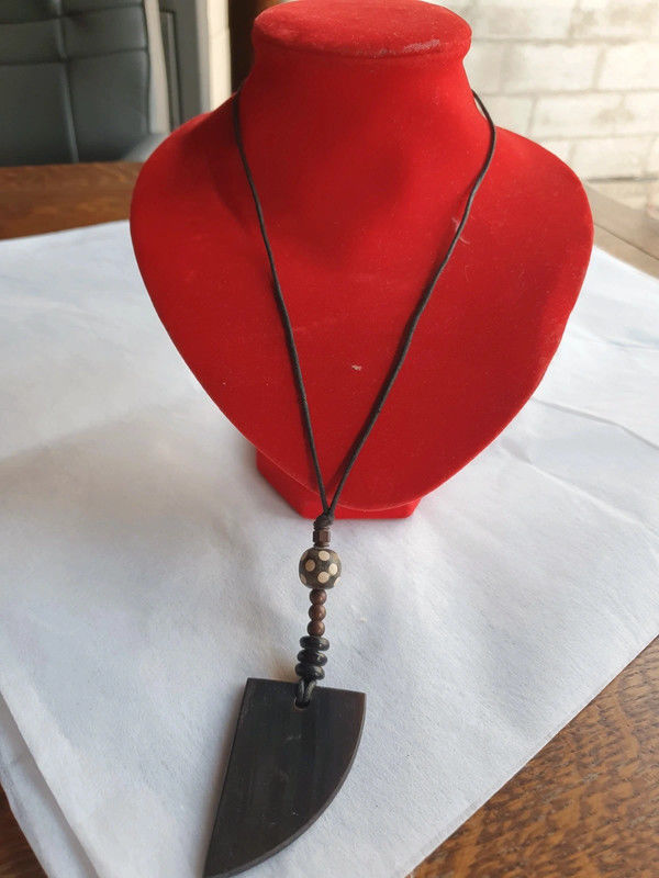 Collier noir/marron 1 Aubvillers (80)