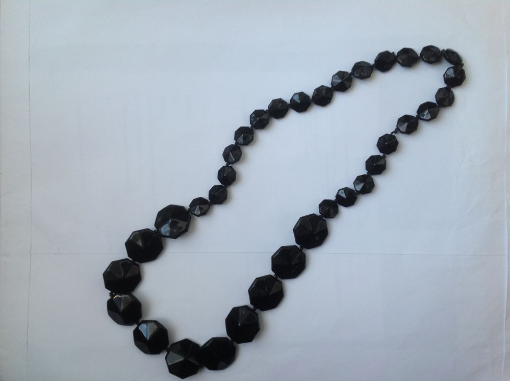Collier noir 5 Paris 5 (75)