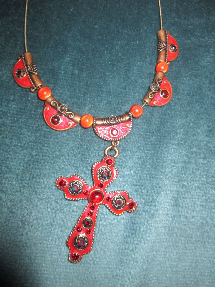 Collier pendentif croix émail et strass rouge 12 Herblay (95)