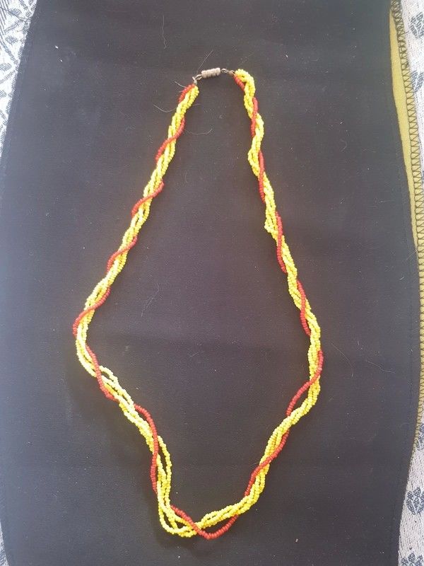 Collier perle de rocailles jaunes et oranges 60 cm de long 2 2 Viriat (01)