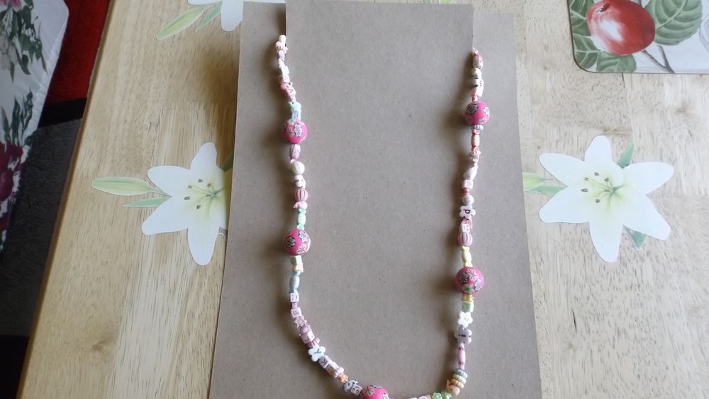 Collier en perles acryliques 10 Beaune (21)