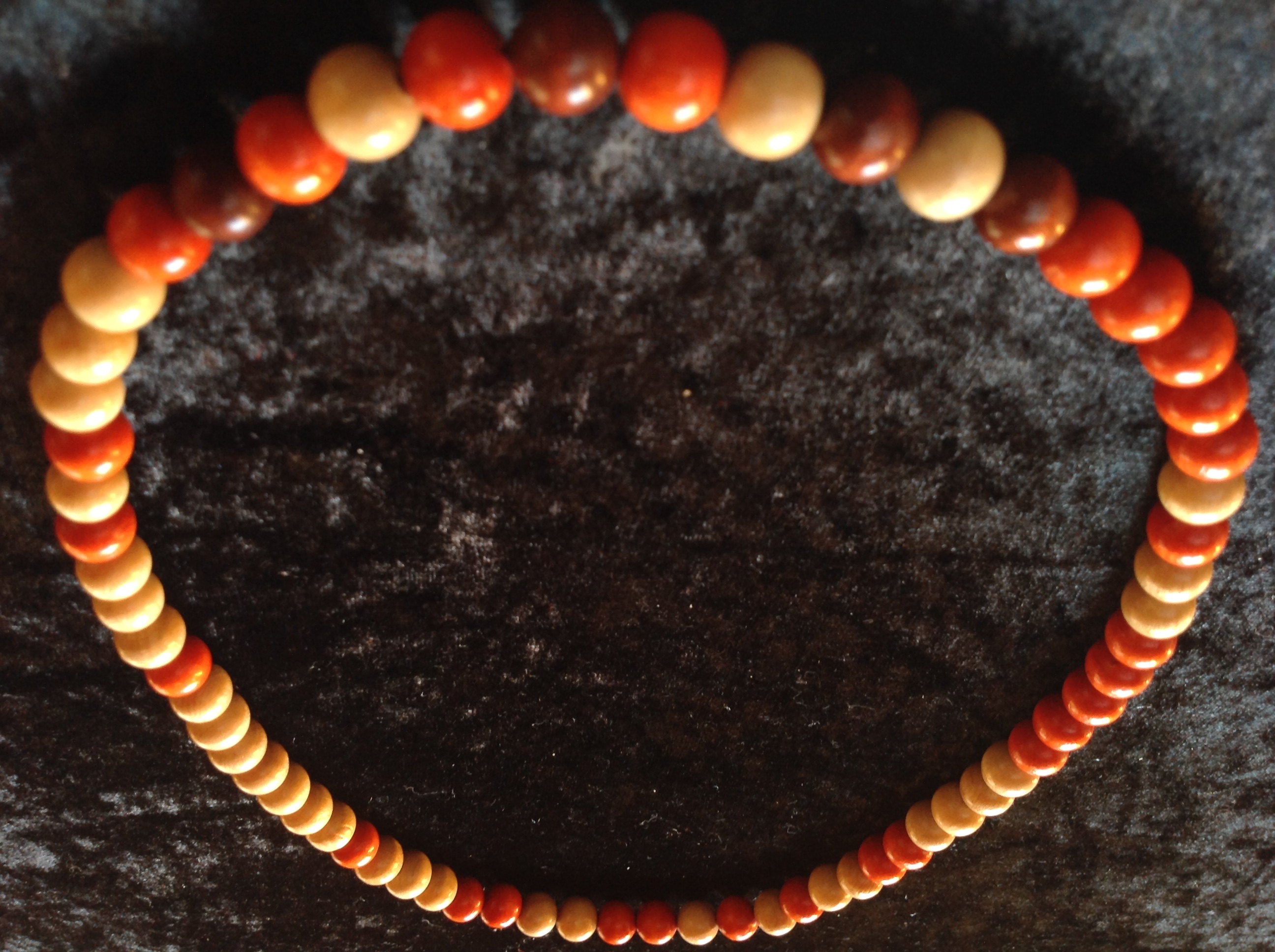 COLLIER DE PERLES EN BOIS DE LONGUEUR 63cm Envoi Possible
7 Tr�gunc (29)