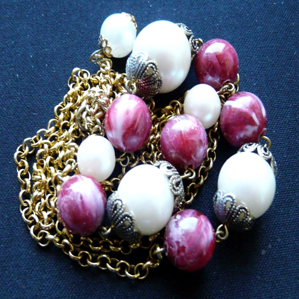 Collier perles couleur nacre et ros�es cha�nette dor�e- 90's 11 Gravelines (59)